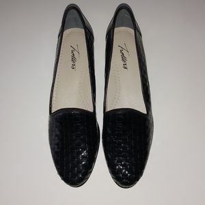 Trotters womens loafers size 6.5N